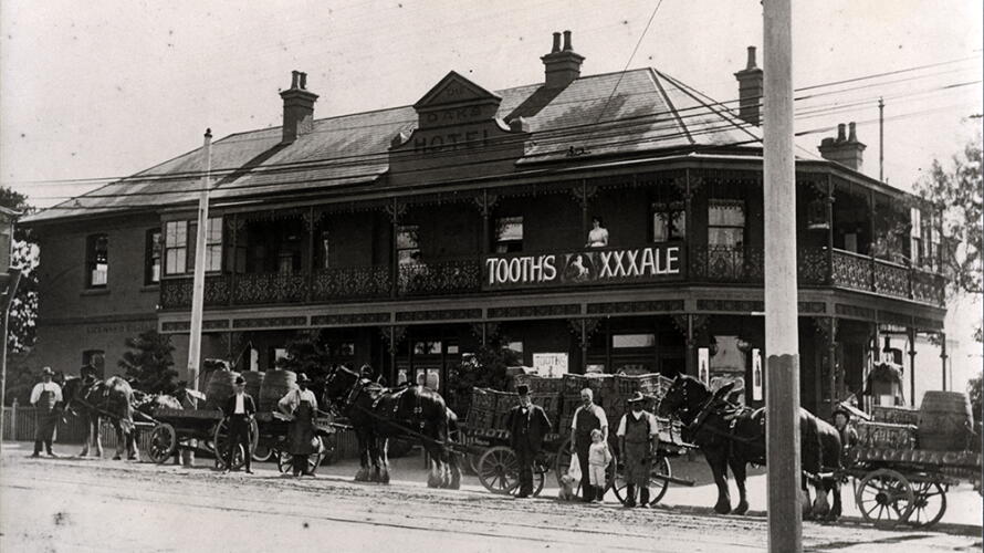Oaks Hotel, Neutral Bay. Image: ANU Archives.